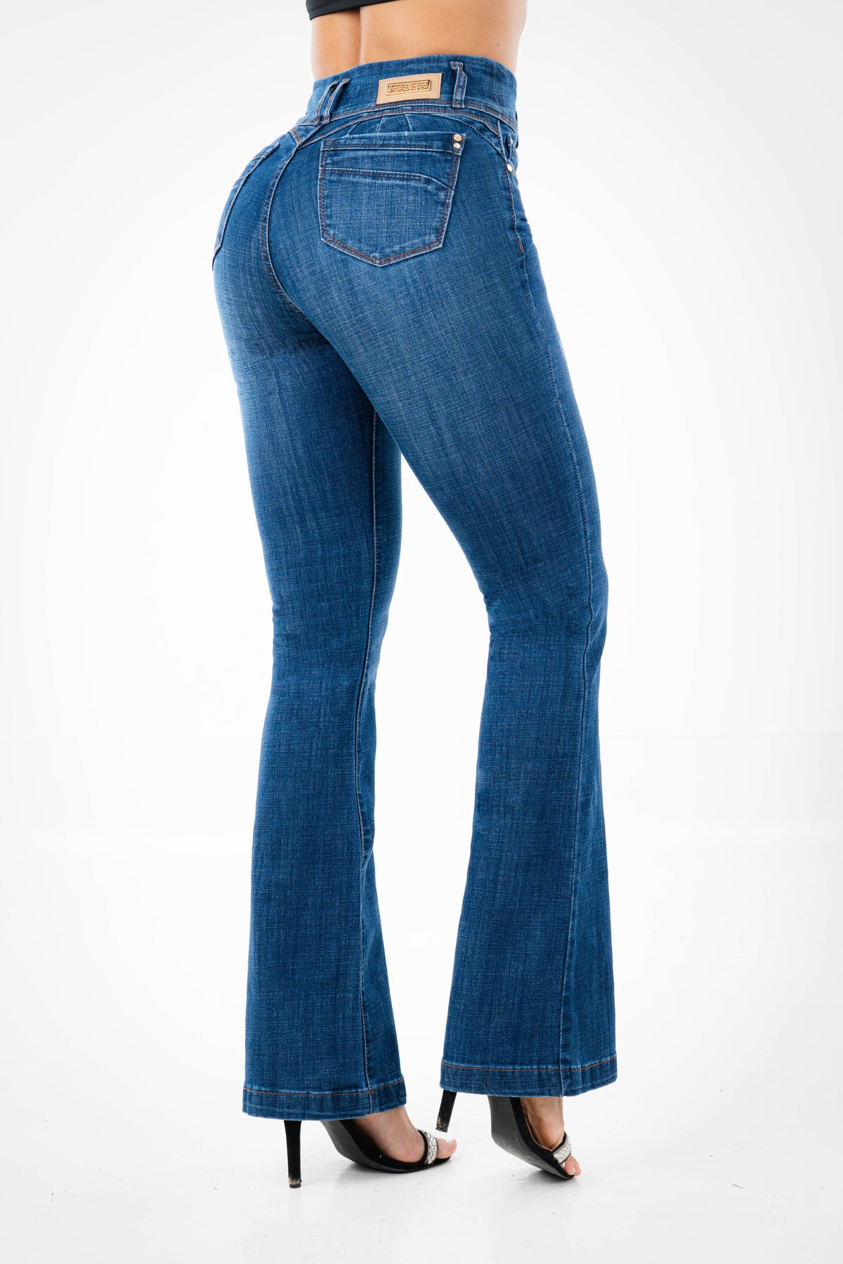 Jean Bota Ancha Elegante