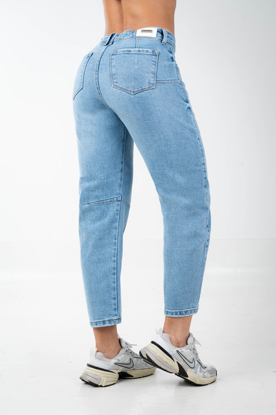 Jean Barrel Shape Fit