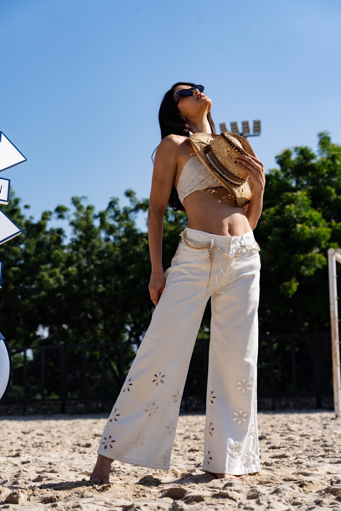 Jean Wide Leg Blanco Hueso con Bordado Floral