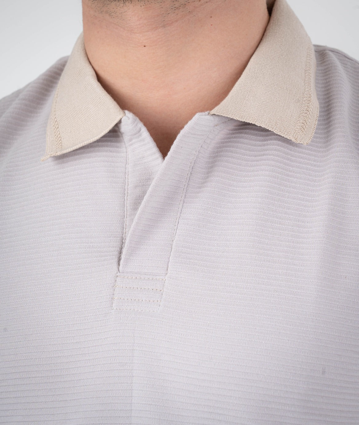 Camisa Tipo Polo Textura Con Detalles-T004