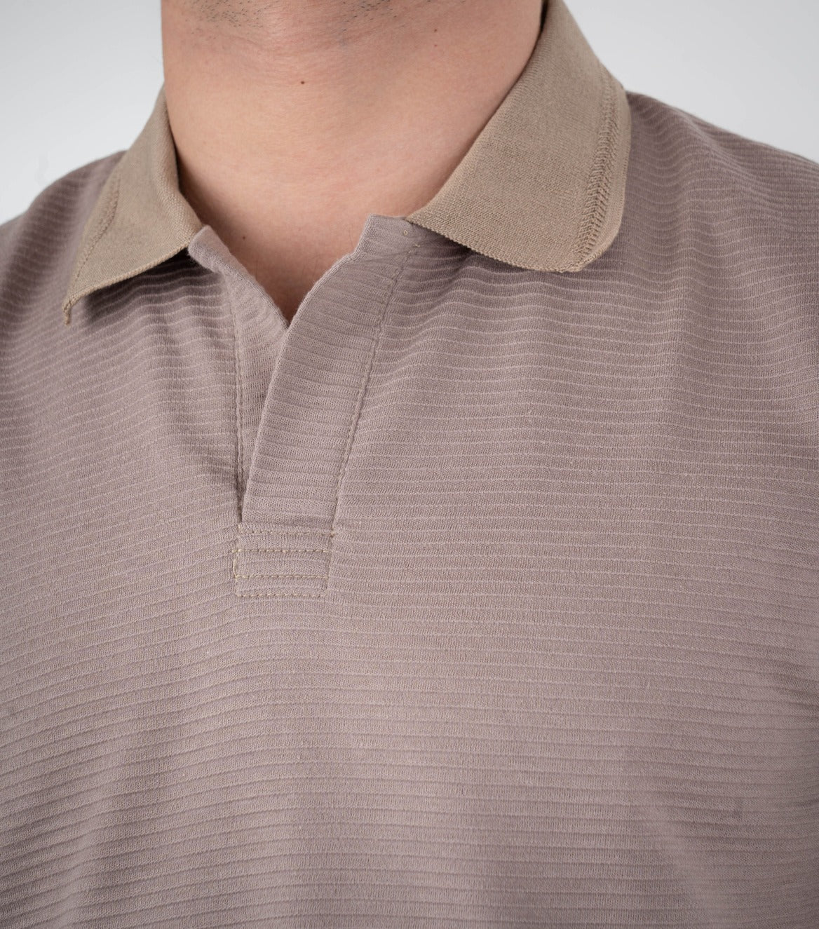 Camisa Tipo Polo Textura Con Detalles-T004