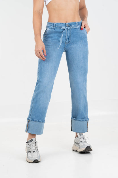 Jean Straight Fit con Cinturón – Light Blue