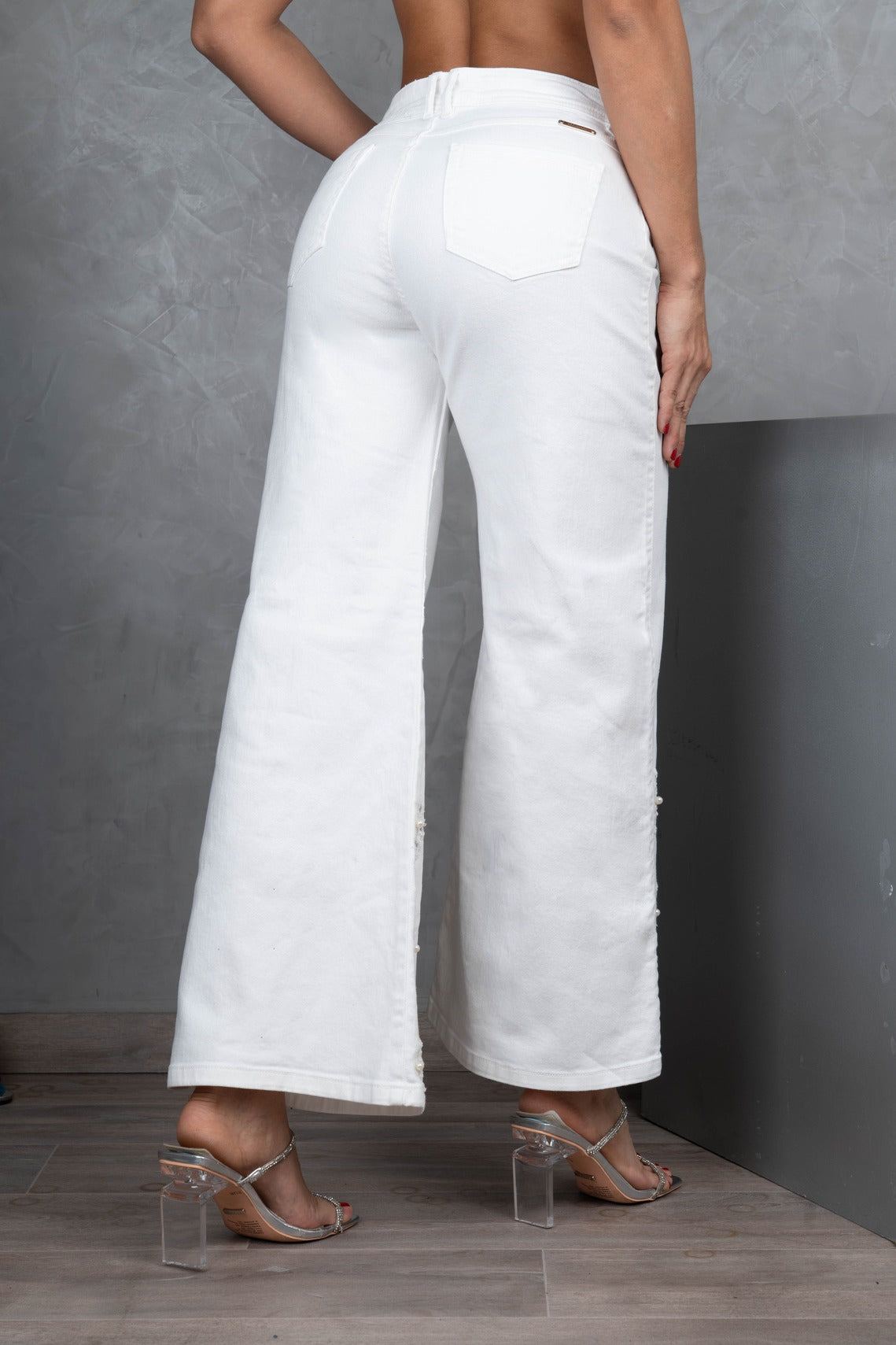 Jean Wide Leg Blanco Hueso con Bordado Floral