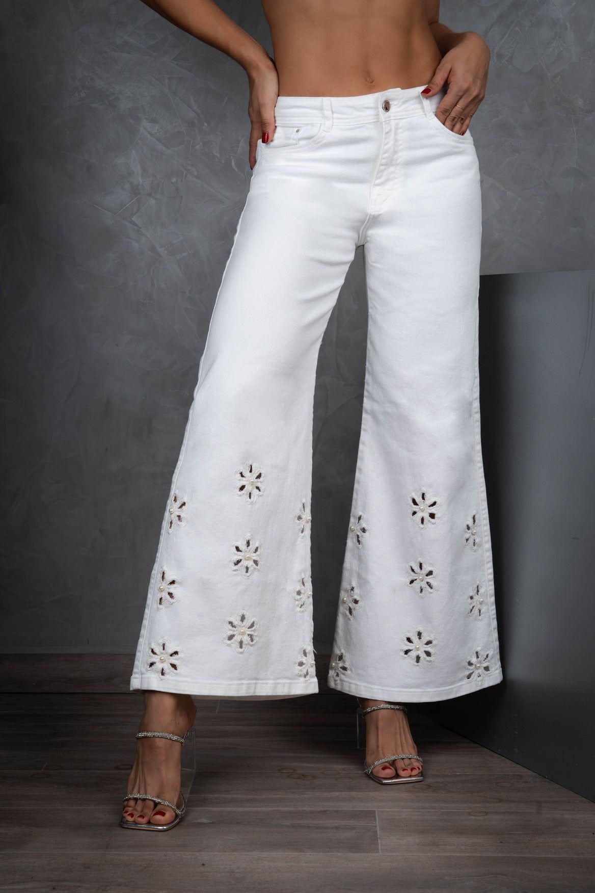 Jean Wide Leg Blanco Hueso con Bordado Floral