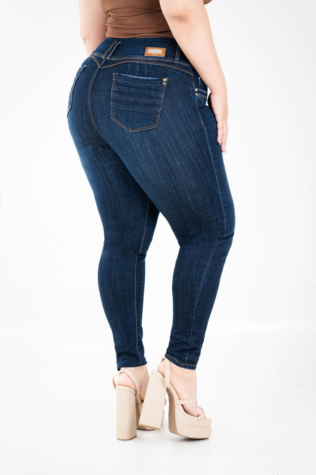 Jean Plus Essential
