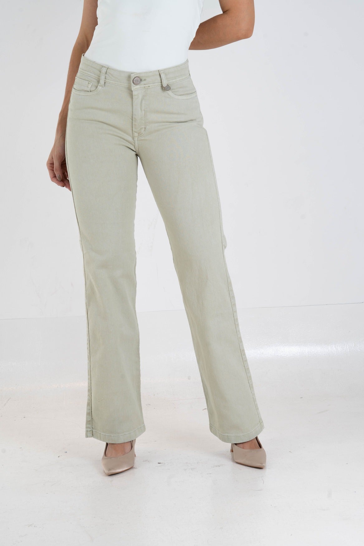 Jean Straight Fit Tono Verde Pistacho